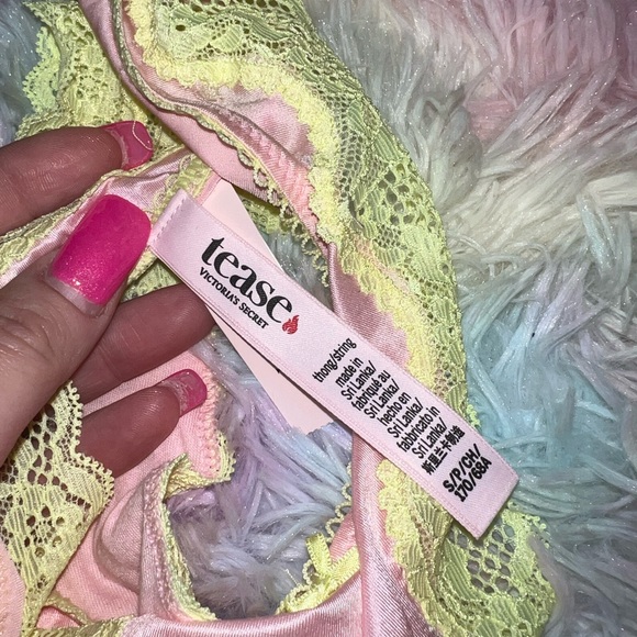 NWT VS Tease Satin Lace Trim Thong - Picture 4 of 7